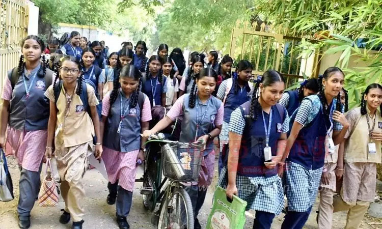 அரையாண்டு விடுமுறை முடிந்து இன்று திறப்பு:..  பள்ளிகளில் தூய்மை பணிகளை மேற்கொள்ள அறிவுறுத்தல்