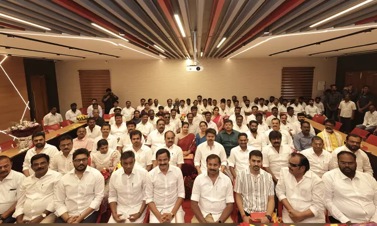 விஜய் முன்னிலையில் தவெகவில் இணைந்த பல கட்சி நிர்வாகிகள்