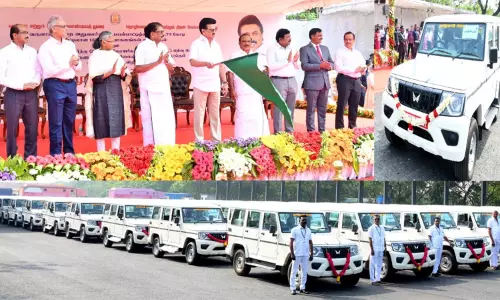 வருவாய் மற்றும் பேரிடர் மேலாண்மைத் துறைக்கு 155 புதிய வாகனங்கள்: மு.க.ஸ்டாலின் தொடங்கி வைத்தார் வருவாய் மற்றும் பேரிடர் மேலாண்மைத் துறைக்கு 155 புதிய வாகனங்கள்: மு.க.ஸ்டாலின் தொடங்கி வைத்தார்