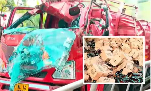 மதுபானம் ஏற்றிச்சென்ற லாரி சாலையில் கவிழ்ந்து விபத்து; டிரைவர் பலி மதுபானம் ஏற்றிச்சென்ற லாரி சாலையில் கவிழ்ந்து விபத்து; டிரைவர் பலி