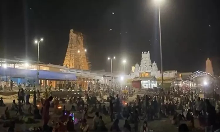 பிரசாதம் அனுப்புவதாக பணம் பறிக்கும் கும்பல் திருச்செந்தூர் கோவில் நிர்வாகம் போலீசில் புகார்