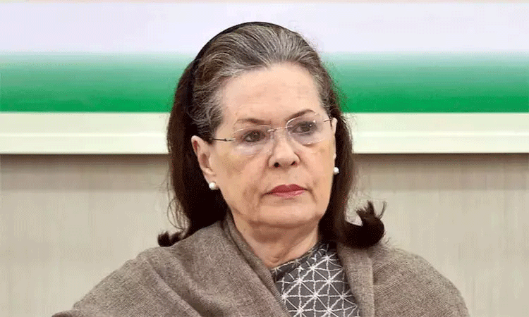 காங். மூத்த தலைவர் சோனியா காந்தி மருத்துவமனையில் அனுமதி