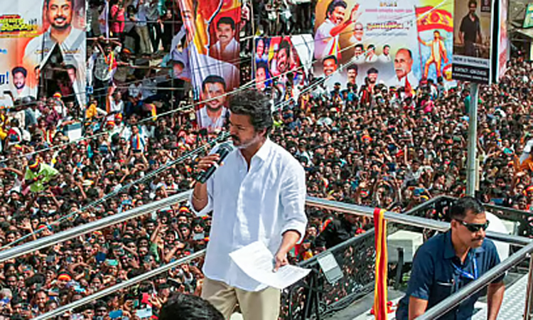 கரூர் கூட்ட நெரிசல் வழக்கு:  விஜய்க்கு சிபிஐ சம்மன்