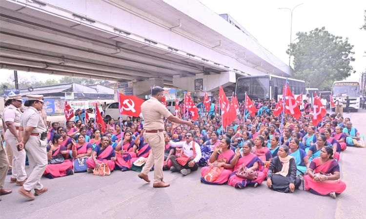 நெல்லையில் தேர்தல் வாக்குறுதி 313-ஐ நிறைவேற்ற வலியுறுத்தி மறியல்:  401 பேர் கைது