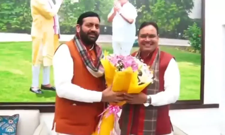 டெல்லி: மத்திய மந்திரி வீட்டில் அரியானா, ராஜஸ்தான் முதல்-மந்திரிகள் சந்திப்பு டெல்லி: மத்திய மந்திரி வீட்டில் அரியானா, ராஜஸ்தான் முதல்-மந்திரிகள் சந்திப்பு