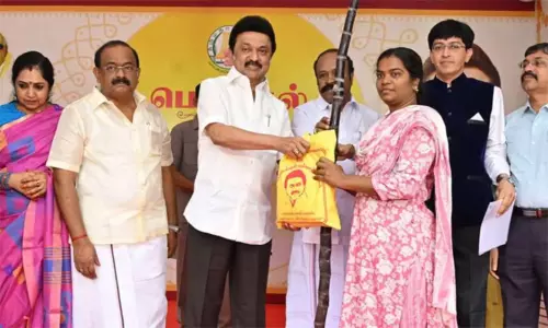 8-ம் தேதி பொங்கல் பரிசுத் தொகுப்பினை வழங்கி தொடங்கி வைக்கிறார் மு.க.ஸ்டாலின் 8-ம் தேதி பொங்கல் பரிசுத் தொகுப்பினை வழங்கி தொடங்கி வைக்கிறார் மு.க.ஸ்டாலின்