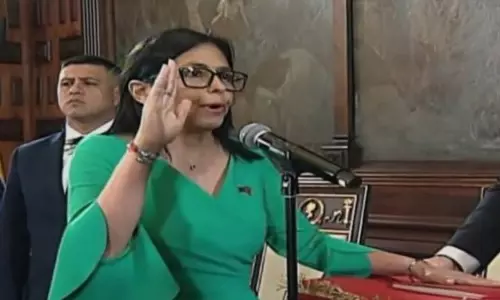 வெனிசுலா நாட்டின் இடைக்கால அதிபராக பதவி ஏற்றார் டெல்சி ரோட்ரிக்ஸ் வெனிசுலா நாட்டின் இடைக்கால அதிபராக பதவி ஏற்றார் டெல்சி ரோட்ரிக்ஸ்