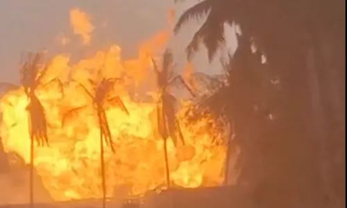 ஆந்திராவில் 2வது நாளாக எரியும் ஓ.என்.ஜி.சி எண்ணெய்க் கிணறு ஆந்திராவில் 2வது நாளாக எரியும் ஓ.என்.ஜி.சி எண்ணெய்க் கிணறு