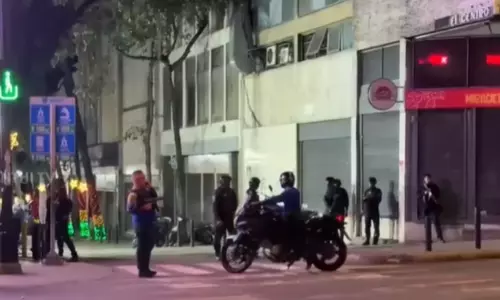 வெனிசுலா அதிபர் மாளிகை அருகே டிரோன்கள் பறந்ததால் பரபரப்பு