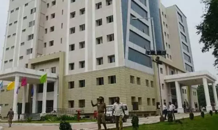 சென்னையில் 12 இன்ஸ்பெக்டர்கள் மாற்றம் - கமிஷனர் உத்தரவு சென்னையில் 12 இன்ஸ்பெக்டர்கள் மாற்றம் - கமிஷனர் உத்தரவு