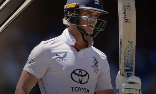 ஆஷஸ் கடைசி டெஸ்ட்: பெத்தேல் அபார சதம்...2வது இன்னிங்சில் இங்கிலாந்து முன்னிலை