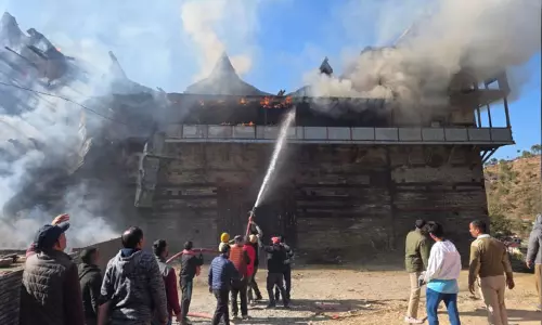 இமாசல பிரதேசம்: 800 ஆண்டுகள் பழமையான அரண்மனை தீ விபத்தில் சேதம் இமாசல பிரதேசம்: 800 ஆண்டுகள் பழமையான அரண்மனை தீ விபத்தில் சேதம்