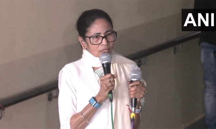 ஐபேக் அலுவலகத்தில் அமலாக்கத்துறை சோதனை: எங்களால் பாஜக அலுவலகங்களில் சோதனை நடத்த முடியும் - மம்தா பானர்ஜி ஆவேசம்