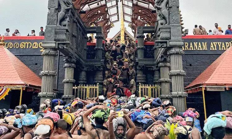சபரிமலையில் 14-ந்தேதி மகர சங்கிரம பூஜை - சன்னிதானத்தில் நிரம்பி வழியும் பக்தர்கள் கூட்டம்