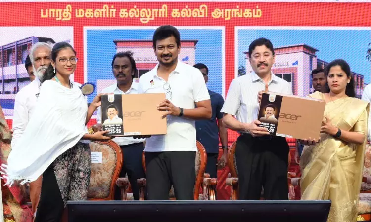 ரூ.19.58 கோடியில் புதிய கல்வி அரங்கம்: அடிக்கல் நாட்டினார் உதயநிதி ஸ்டாலின் ரூ.19.58 கோடியில் புதிய கல்வி அரங்கம்: அடிக்கல் நாட்டினார் உதயநிதி ஸ்டாலின்