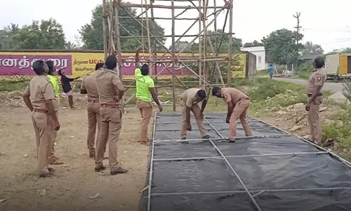 ஜனநாயகன் படத்தின் 60 அடி உயர பேனர் அகற்றம்