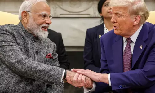 இந்தியாவுக்கு 500 சதவீதம் வரி விதிக்கப்படுகிறதா? மசோதாவுக்கு டிரம்ப் ஒப்புதல் இந்தியாவுக்கு 500 சதவீதம் வரி விதிக்கப்படுகிறதா? மசோதாவுக்கு டிரம்ப் ஒப்புதல்