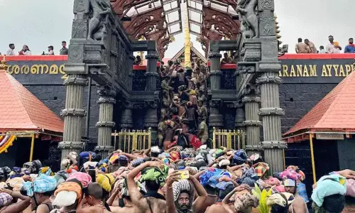 சபரிமலையில் 14-ந்தேதி மகர சங்கிரம பூஜை - சன்னிதானத்தில் நிரம்பி வழியும் பக்தர்கள் கூட்டம்
