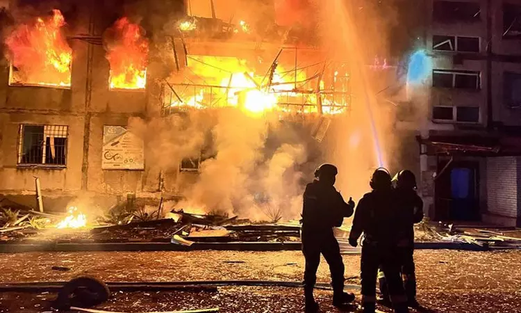 உக்ரைன் மீது ரஷியா தாக்குதல்; 3 பேர் பலி உக்ரைன் மீது ரஷியா தாக்குதல்; 3 பேர் பலி