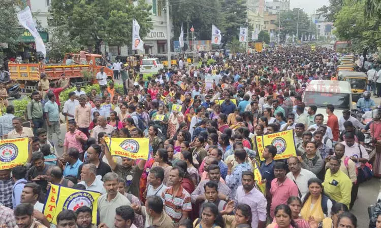 சென்னையில் 15-வது நாளாக இடைநிலை ஆசிரியர்கள் போராட்டம் சென்னையில் 15-வது நாளாக இடைநிலை ஆசிரியர்கள் போராட்டம்