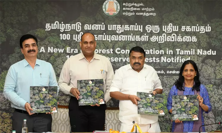 100 காப்புக் காடுகள் குறித்த புத்தகத்தை வெளியிட்டார் அமைச்சர் ராஜகண்ணப்பன் 100 காப்புக் காடுகள் குறித்த புத்தகத்தை வெளியிட்டார் அமைச்சர் ராஜகண்ணப்பன்