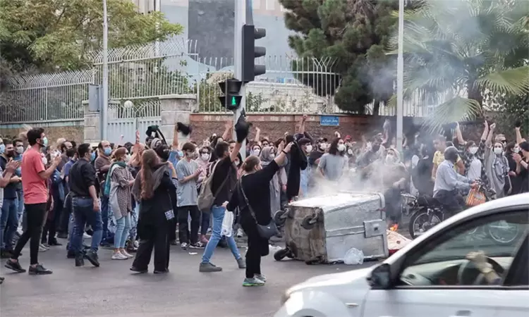 அரசுக்கு எதிராக போராட்டம் தீவிரம்: ஈரானில் அரசு கட்டிடத்திற்கு தீ வைப்பு அரசுக்கு எதிராக போராட்டம் தீவிரம்: ஈரானில் அரசு கட்டிடத்திற்கு தீ வைப்பு