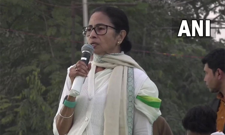 ‘அமித்ஷாவுக்கு எதிரான ஆதாரங்களை கொண்ட பென் டிரைவ் என்னிடம் உள்ளது’ - மம்தா பானர்ஜி