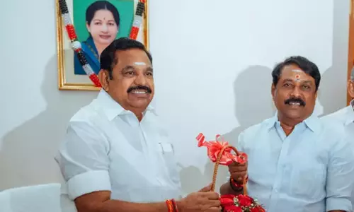 எடப்பாடி பழனிசாமி - நயினார் நாகேந்திரன் சந்திப்பு; தொகுதி பங்கீடு குறித்து பேச்சுவார்த்தை எடப்பாடி பழனிசாமி - நயினார் நாகேந்திரன் சந்திப்பு; தொகுதி பங்கீடு குறித்து பேச்சுவார்த்தை