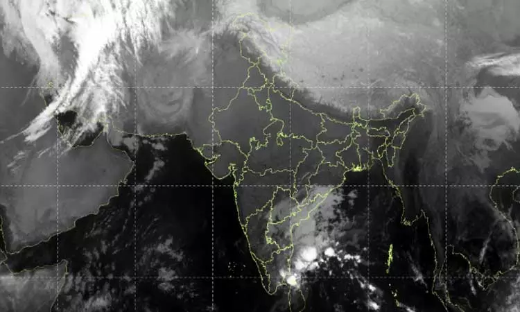 இலங்கை நோக்கி நகரும் காற்றழுத்தம்; தமிழகத்தில் 4 மாவட்டங்களுக்கு ஆரஞ்சு அலர்ட் இலங்கை நோக்கி நகரும் காற்றழுத்தம்; தமிழகத்தில் 4 மாவட்டங்களுக்கு ஆரஞ்சு அலர்ட்