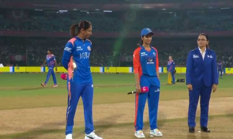 மகளிர் பிரீமியர் லீக்: மும்பை அணிக்கு எதிராக டெல்லி பந்துவீச்சு தேர்வு