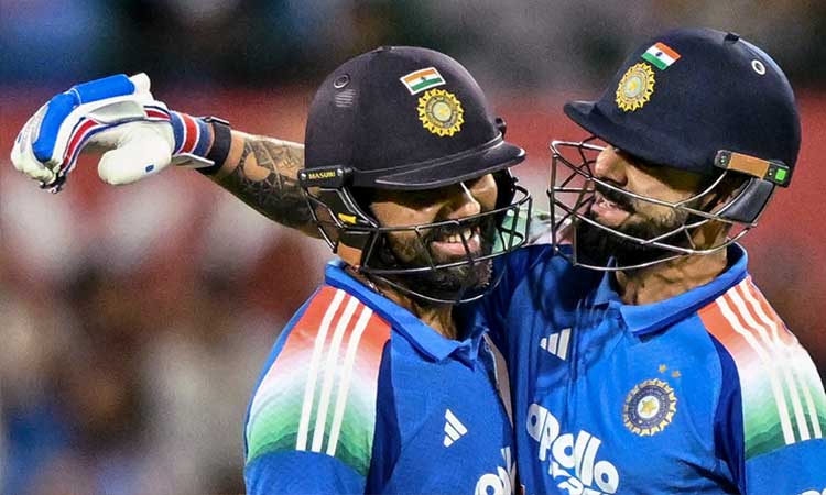 விராட் , ரோகித் இருப்பது வேலையை எளிதாக்குகிறது: கில்