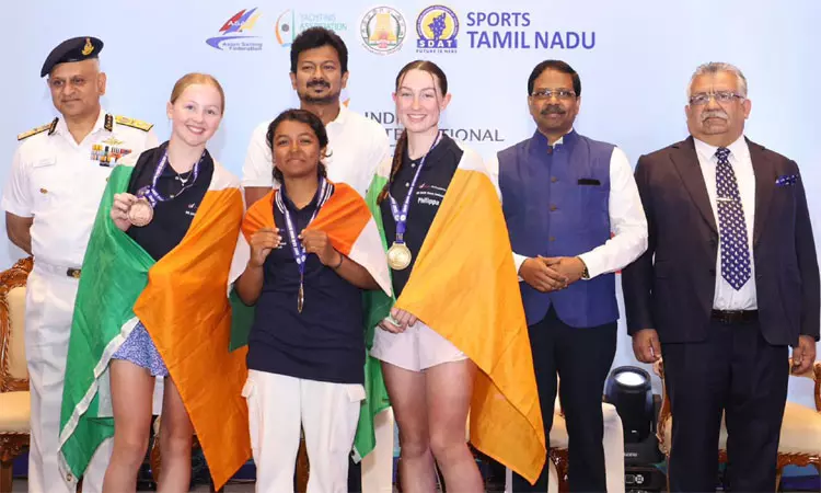 பாய்மரப் படகு சாம்பியன்ஷிப் போட்டிகளில் வெற்றி பெற்றவர்களுக்கு உதயநிதி ஸ்டாலின் பதக்கம் அணிவித்து பாராட்டு பாய்மரப் படகு சாம்பியன்ஷிப் போட்டிகளில் வெற்றி பெற்றவர்களுக்கு உதயநிதி ஸ்டாலின் பதக்கம் அணிவித்து பாராட்டு