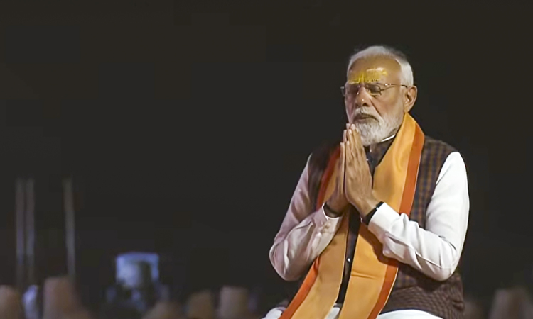 குஜராத்: சோமநாதர் கோவிலில் பிரதமர் மோடி சாமி தரிசனம்