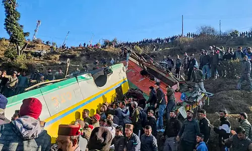 இமாசல பிரதேசம்: பஸ் விபத்தில் பலி எண்ணிக்கை 14 ஆக உயர்வு; இழப்பீடு அறிவித்த பிரதமர் மோடி இமாசல பிரதேசம்: பஸ் விபத்தில் பலி எண்ணிக்கை 14 ஆக உயர்வு; இழப்பீடு அறிவித்த பிரதமர் மோடி