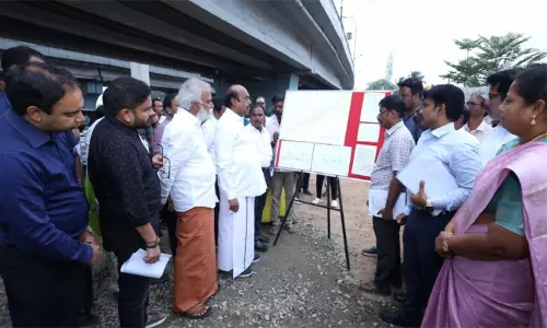 சென்னையில் நெடுஞ்சாலைத்துறை சார்பில் மேற்கொள்ளப்பட்டு வரும் பணிகள் - அமைச்சர்கள் ஆய்வு சென்னையில் நெடுஞ்சாலைத்துறை சார்பில் மேற்கொள்ளப்பட்டு வரும் பணிகள் - அமைச்சர்கள் ஆய்வு