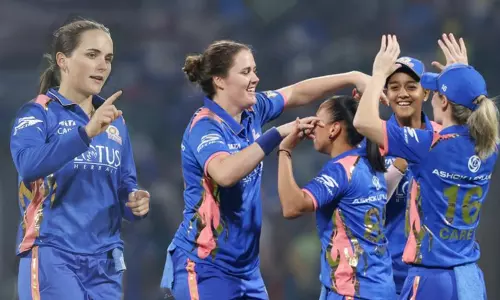 மகளிர் பிரீமியர் லீக் - டெல்லியை வீழ்த்தி மும்பை அபார வெற்றி