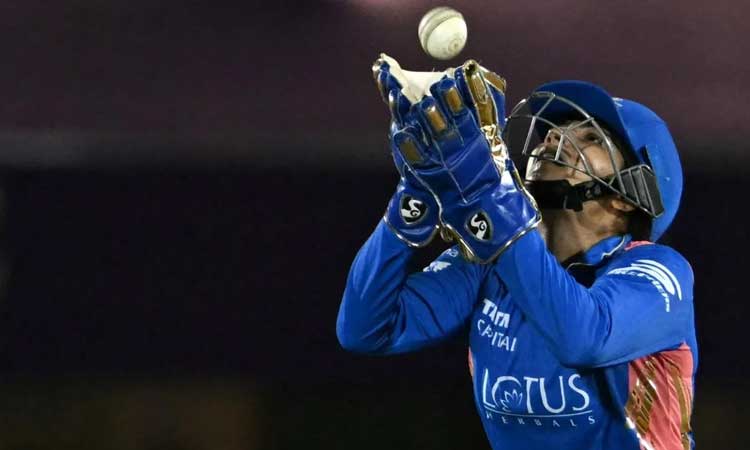 மகளிர் பிரீமியர் லீக்: குஜராத் வீராங்கனை விலகல்