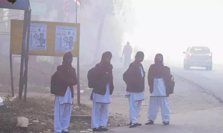 நொய்டாவில் கடும் குளிர்: 8ம் வகுப்பு வரையிலான பள்ளிகளுக்கு 15ம் தேதி வரை விடுமுறை நொய்டாவில் கடும் குளிர்: 8ம் வகுப்பு வரையிலான பள்ளிகளுக்கு 15ம் தேதி வரை விடுமுறை