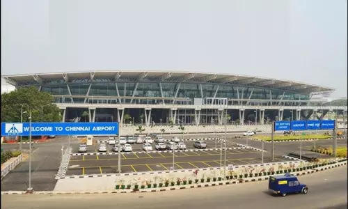 சென்னை விமான நிலையத்தில் சுங்க இலாகா அதிகாரிகளுக்கு உடையில் அணியும் கேமரா சென்னை விமான நிலையத்தில் சுங்க இலாகா அதிகாரிகளுக்கு உடையில் அணியும் கேமரா