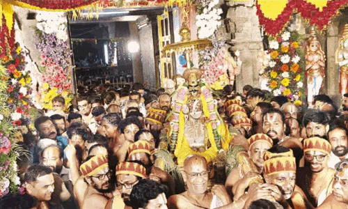 வைகுண்ட ஏகாதசி திருவிழா: ஸ்ரீரங்கம் ரெங்கநாதர் கோவிலில் 15 லட்சம் பக்தர்கள் தரிசனம்