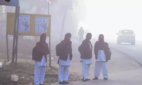 நொய்டாவில் கடும் குளிர்: 8ம் வகுப்பு வரையிலான பள்ளிகளுக்கு 15ம் தேதி வரை விடுமுறை