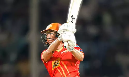 மகளிர் பிரீமியர் லீக்: ஷோபி டேவின் அபாரம்... குஜராத் அணி 209 ரன்கள் குவிப்பு