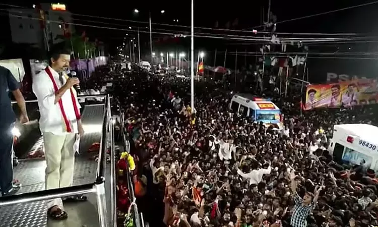 கரூர் துயரம்: விஜய் பிரசாரத்தில் பாதுகாப்பு பணியில் இருந்த போலீசாரிடம் சிபிஐ விசாரணை கரூர் துயரம்: விஜய் பிரசாரத்தில் பாதுகாப்பு பணியில் இருந்த போலீசாரிடம் சிபிஐ விசாரணை