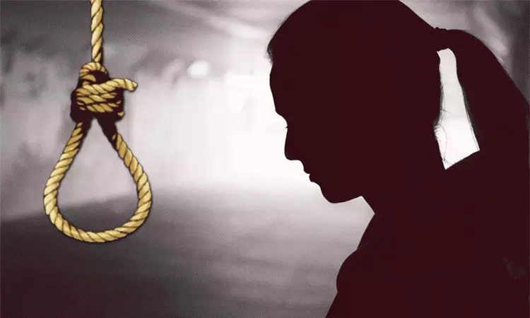 வரதட்சணை கொடுமை: இளம்பெண் தூக்கிட்டு தற்கொலை