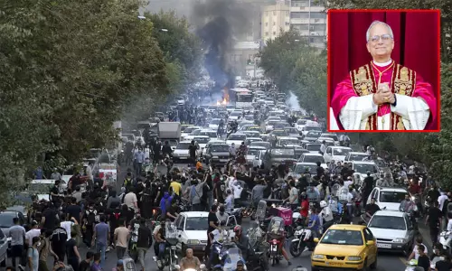 ஈரான்: 15 நாள் போராட்டத்தில் 420 பேர் பலி; அமைதிக்காக போப் பிரார்த்தனை