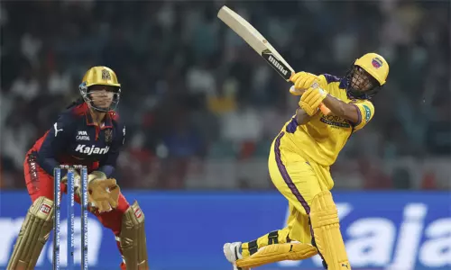 மகளிர் பிரீமியர் லீக்: பெங்களூருவுக்கு 144 ரன்கள் இலக்கு நிர்ணயித்த உ.பி.