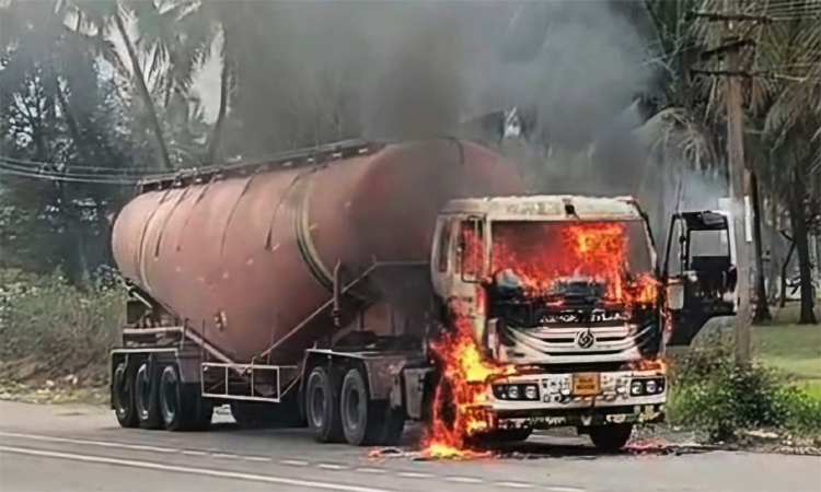 வாணியம்பாடி அருகே திடீரென லாரி கொழுந்துவிட்டு எரிந்ததால் பரபரப்பு