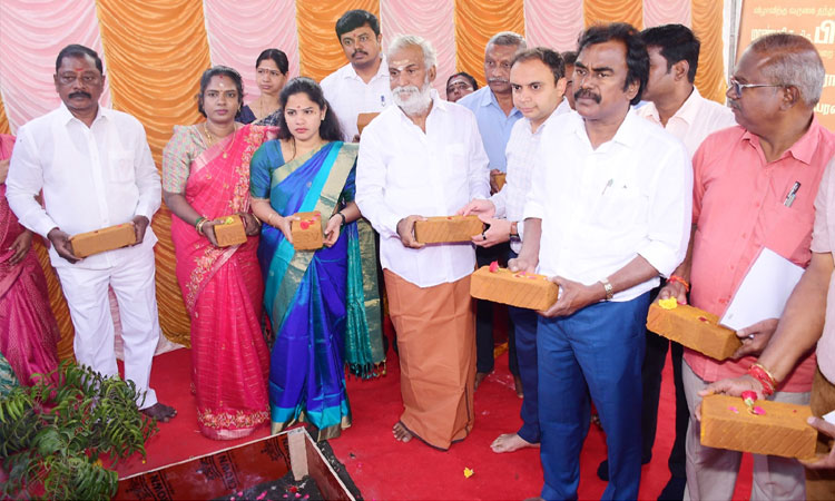 சென்னை:  ரூ.4.58 கோடி மதிப்பீட்டில் புதிய பள்ளி கட்டிடம்; அமைச்சர் சேகர்பாபு அடிக்கல் நாட்டினார்