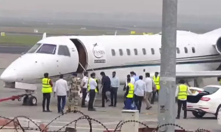 நடிகர் விஜய் டெல்லி சென்று திரும்பிய சொகுசு விமானத்தின் வாடகை எவ்வளவு தெரியுமா? நடிகர் விஜய் டெல்லி சென்று திரும்பிய சொகுசு விமானத்தின் வாடகை எவ்வளவு தெரியுமா?