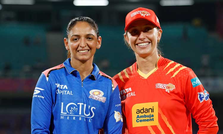 மகளிர் பிரீமியர் லீக்: குஜராத் அணிக்கு  எதிராக மும்பை பந்துவீச்சு தேர்வு